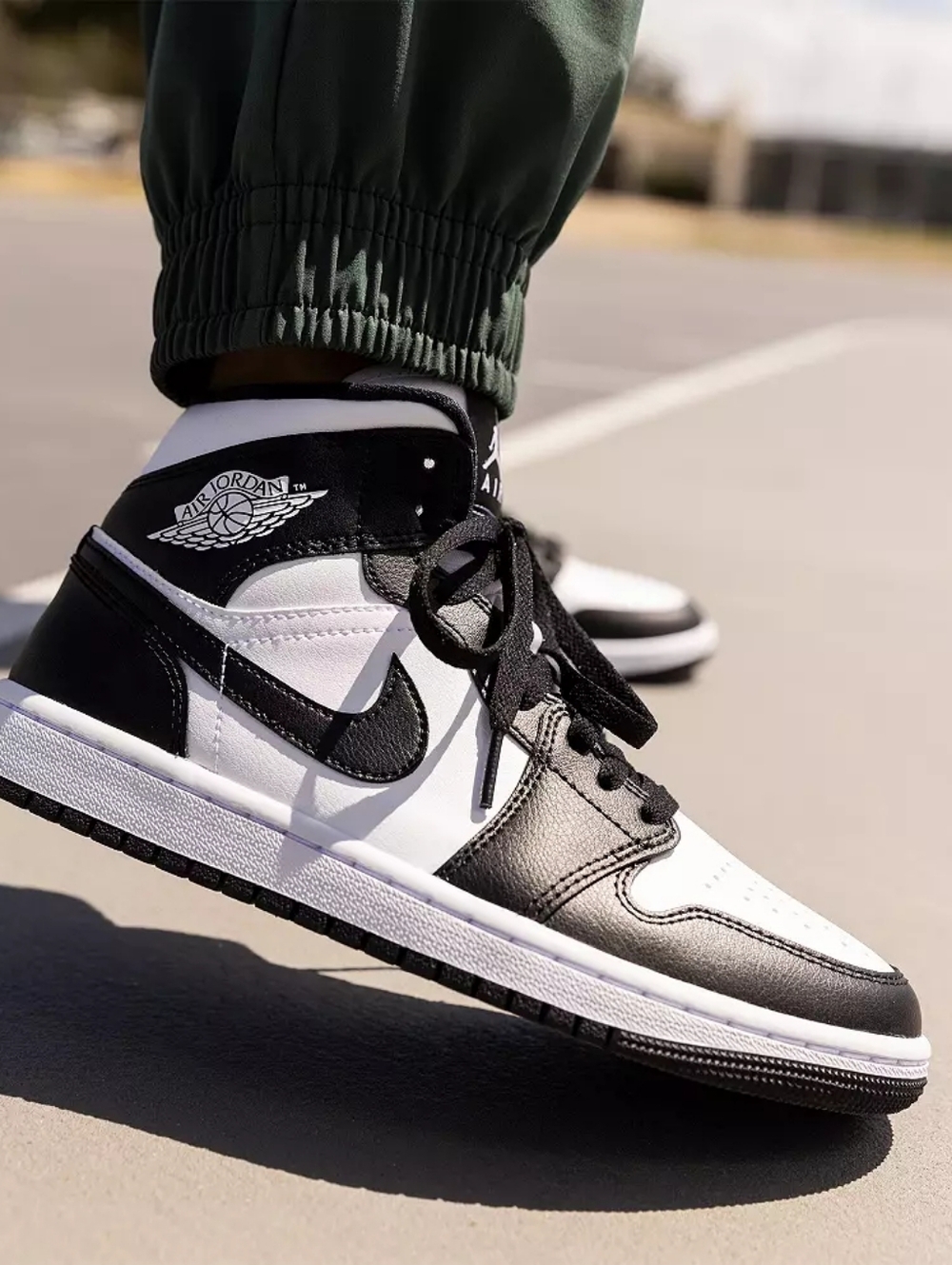 Nike Air Jordan 1 Mid Women's Shoes Panda Black White Size 7.5
